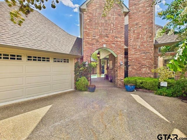 704 Park Place Dr, Athens, TX 75751