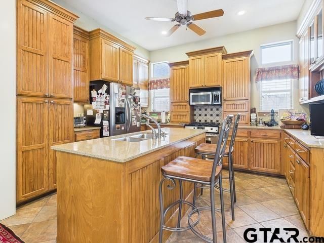 704 Park Place Dr, Athens, TX 75751