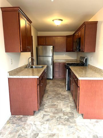 8 Colonial Road 8, Beacon, NY 12508