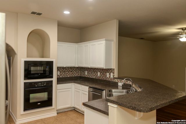 8427 Magdalena Run, Helotes, TX 78023