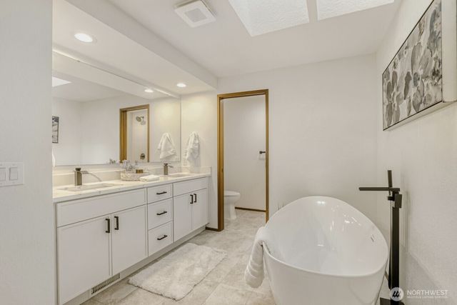 8718 189th Place SW, Edmonds, WA 98026