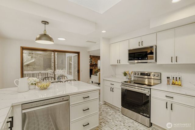 8718 189th Place SW, Edmonds, WA 98026