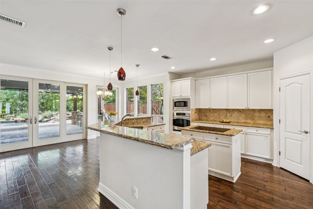 802 Dove Creek Trail, Southlake, TX 76092