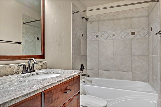 11522 W Tioga Ct, Boise, ID 83709