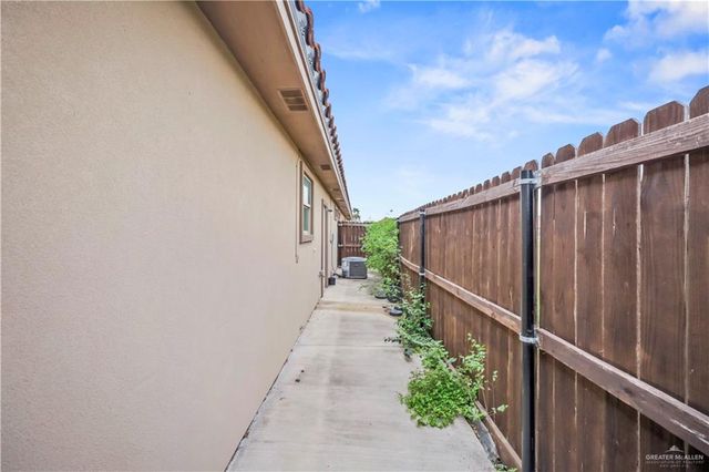 300 S Ridge Lane, San Juan, TX 78589