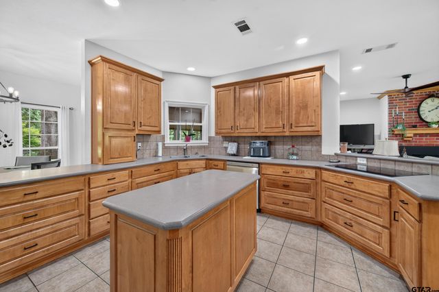 5611 FM 2494, Athens, TX 75751
