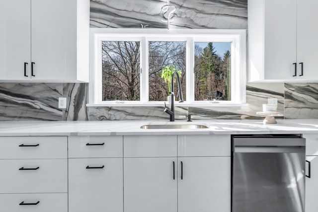 30 Anne Rd, North Andover, MA 01845