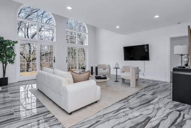 30 Anne Rd, North Andover, MA 01845