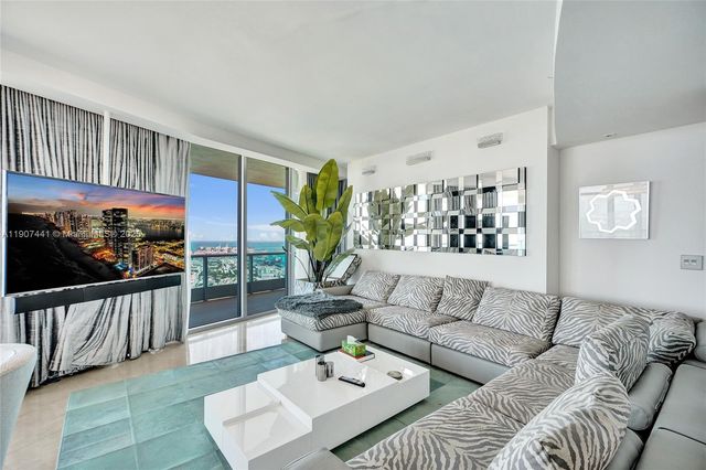 900 Biscayne Blvd 6107, Miami, FL 33132