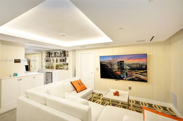 900 Biscayne Blvd 6107, Miami, FL 33132