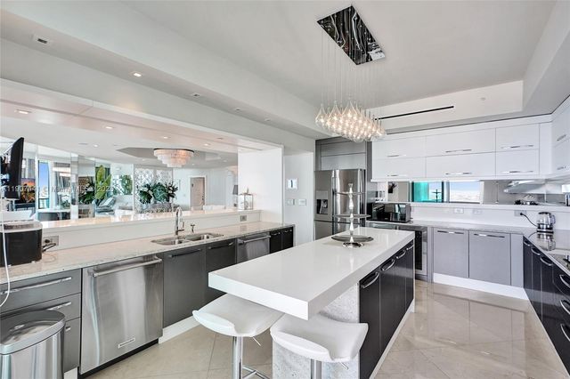 900 Biscayne Blvd 6107, Miami, FL 33132