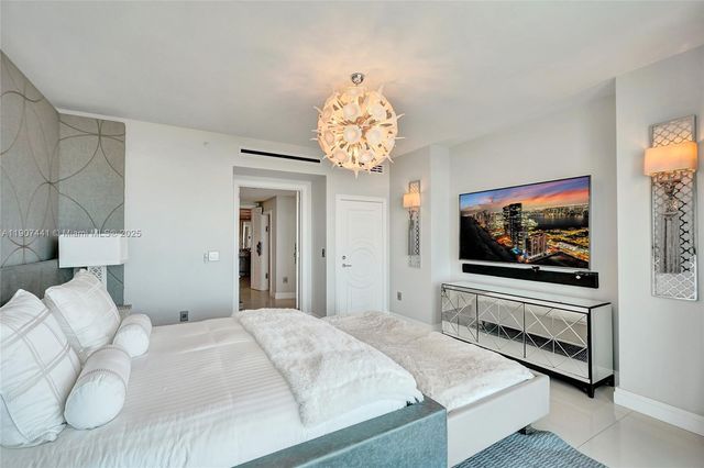 900 Biscayne Blvd 6107, Miami, FL 33132