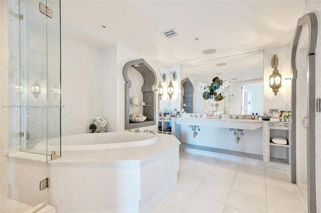 900 Biscayne Blvd 6107, Miami, FL 33132