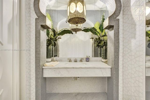 900 Biscayne Blvd 6107, Miami, FL 33132