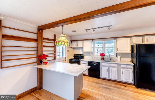 929 N MANOR RD, Honey Brook, PA 19344