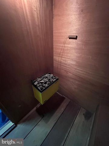 929 N MANOR RD, Honey Brook, PA 19344