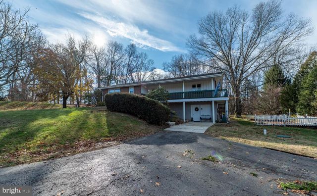 929 N MANOR RD, Honey Brook, PA 19344