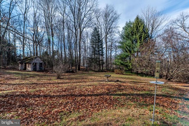 929 N MANOR RD, Honey Brook, PA 19344