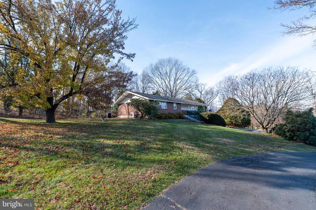 929 N MANOR RD, Honey Brook, PA 19344