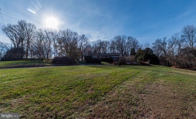 929 N MANOR RD, Honey Brook, PA 19344