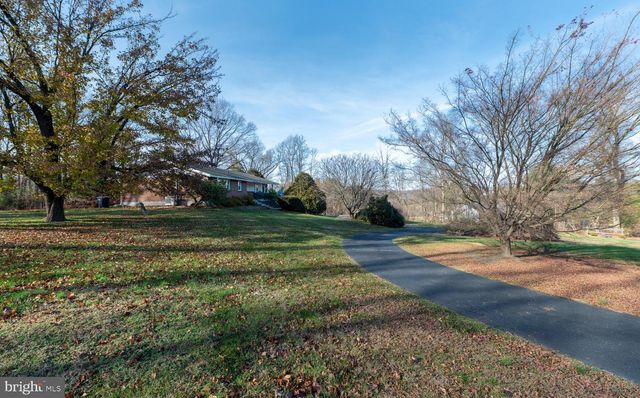 929 N MANOR RD, Honey Brook, PA 19344