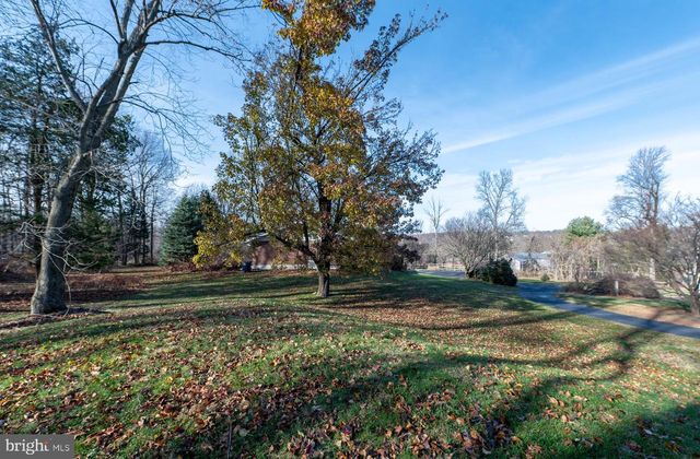 929 N MANOR RD, Honey Brook, PA 19344