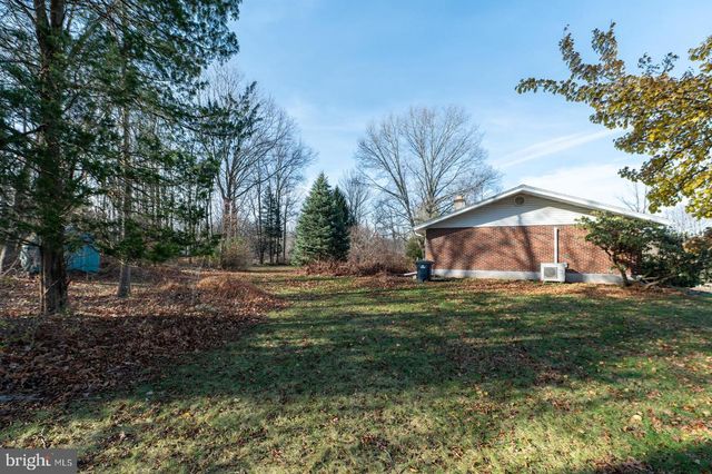 929 N MANOR RD, Honey Brook, PA 19344