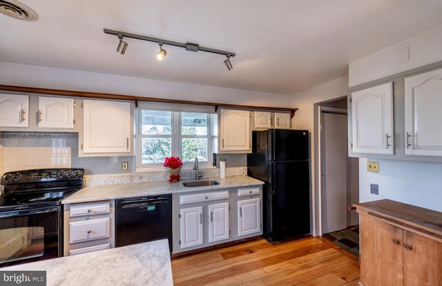 929 N MANOR RD, Honey Brook, PA 19344