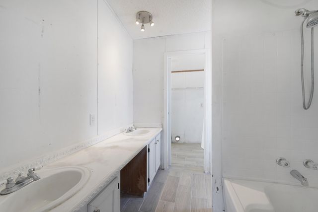 87 Caballo Avenue, Moriarty, NM 87035