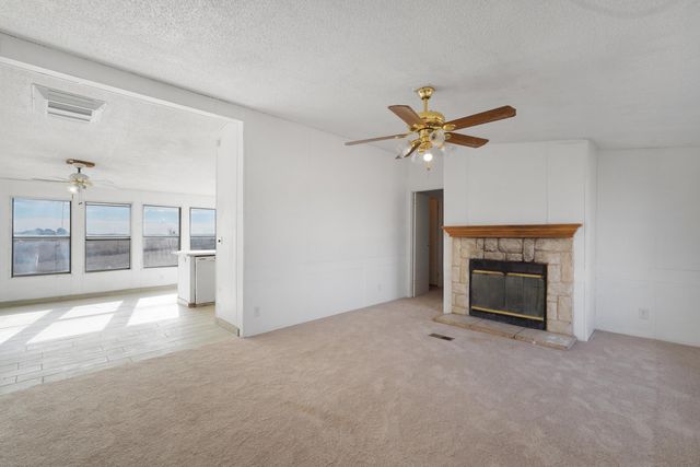 87 Caballo Avenue, Moriarty, NM 87035