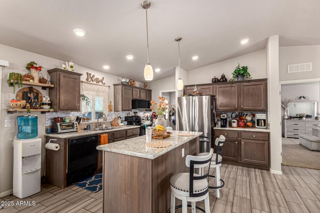 Image 11 of property listing at 20514 W NARRAMORE Road, Buckeye, AZ 85326