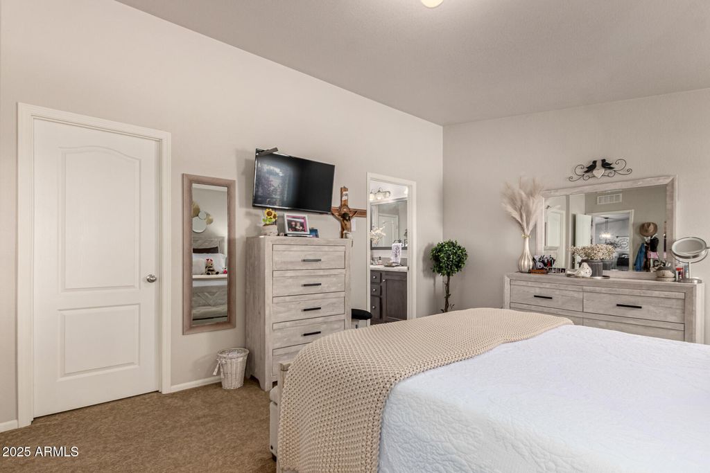 Image 15 of property listing at 20514 W NARRAMORE Road, Buckeye, AZ 85326