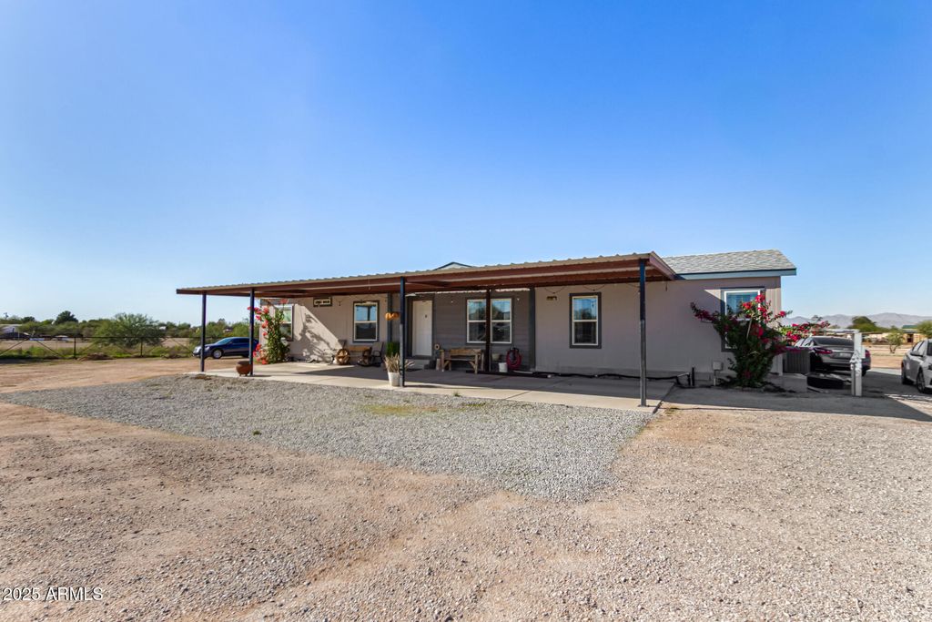 Image 3 of property listing at 20514 W NARRAMORE Road, Buckeye, AZ 85326