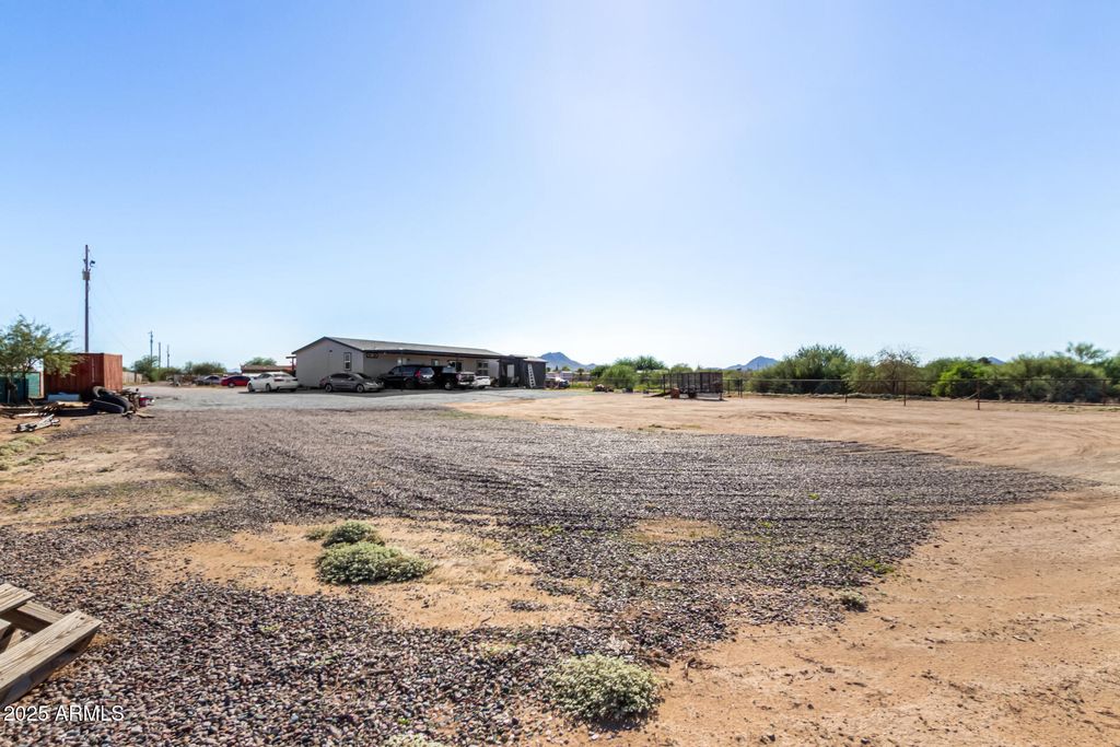 Image 31 of property listing at 20514 W NARRAMORE Road, Buckeye, AZ 85326