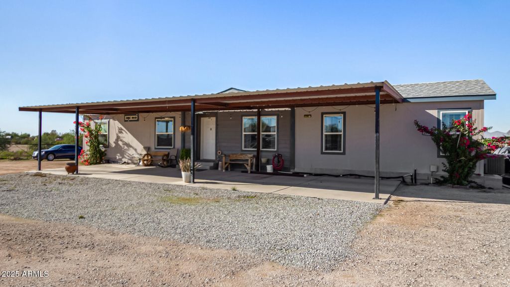 Image 4 of property listing at 20514 W NARRAMORE Road, Buckeye, AZ 85326