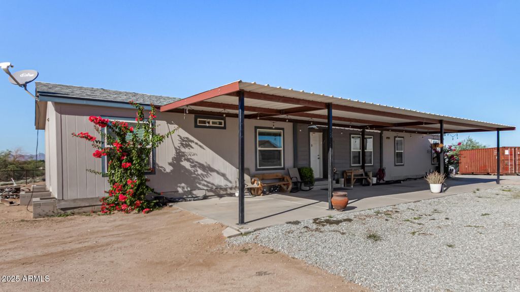 Image 6 of property listing at 20514 W NARRAMORE Road, Buckeye, AZ 85326