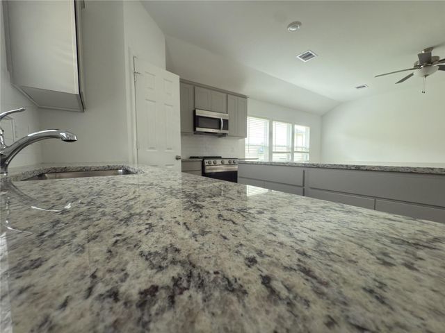 510 Oak Chase Avenue, Dayton, TX 77535