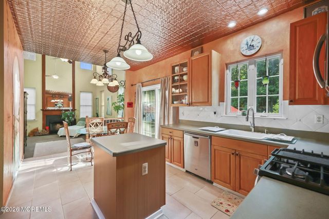26 Summerhill Avenue, Jackson, NJ 08527