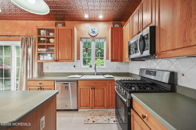 26 Summerhill Avenue, Jackson, NJ 08527