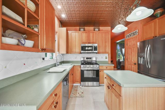 26 Summerhill Avenue, Jackson, NJ 08527