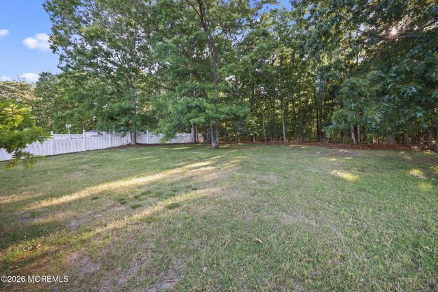 26 Summerhill Avenue, Jackson, NJ 08527
