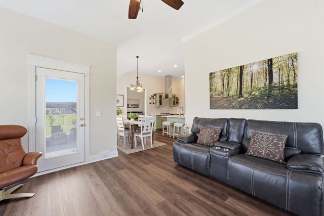 72 Lancaster St, Hillsboro, TN 37342