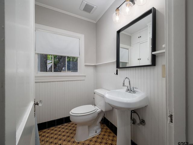 323 West Third, Tyler, TX 75701