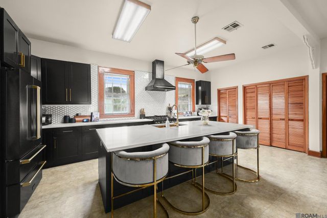 130 Lessard, Donaldsonville, LA 70346