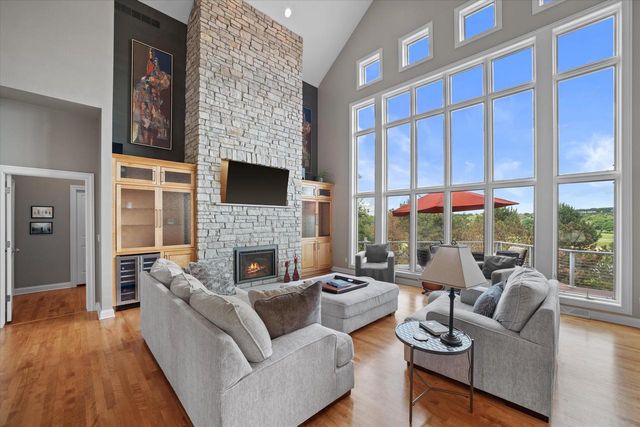 1704 E Juniper WAY, Hartland, WI 53029