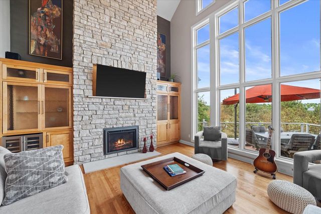 1704 E Juniper WAY, Hartland, WI 53029