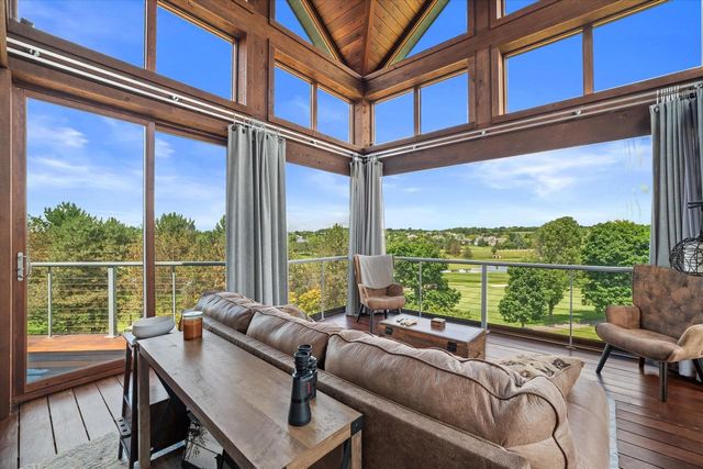 1704 E Juniper WAY, Hartland, WI 53029