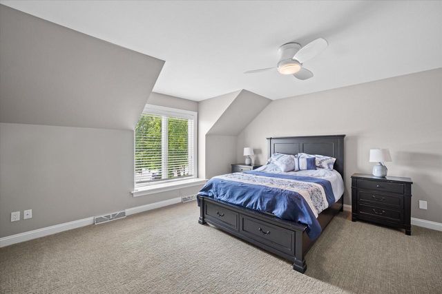 1704 E Juniper WAY, Hartland, WI 53029