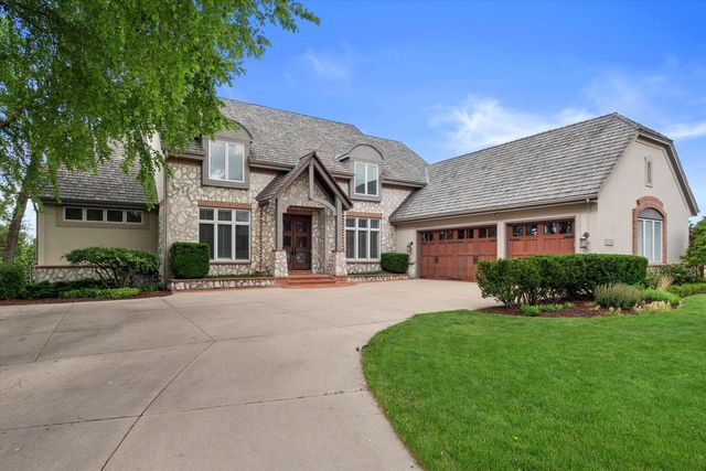 1704 E Juniper WAY, Hartland, WI 53029