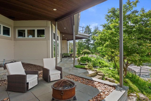 1704 E Juniper WAY, Hartland, WI 53029